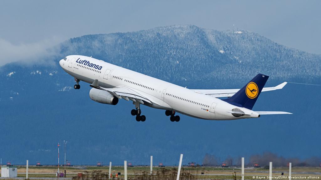 Lufthansa cancelará decenas de miles de vuelos por de ómicron | Europa | DW | 23.12.2021