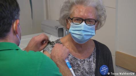 Johnson & Johnson стала выбранной Европейским союзом компанией для предварительного заказа по производству вакцины против коронавирусной инфекции Johnson & Johnson получила от ЕС предзаказ на вакцину от коронавируса