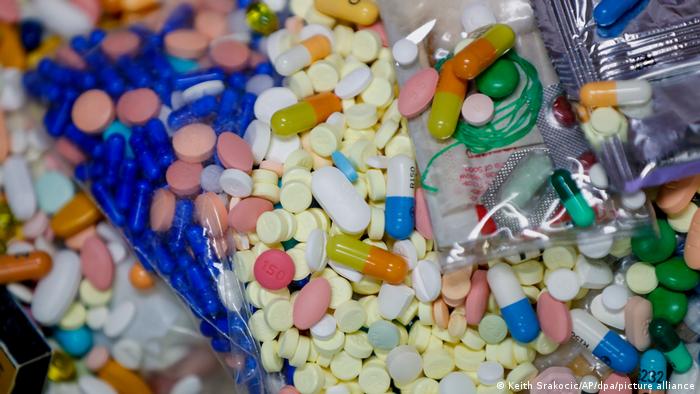 La adicción a analgésicos como el fentanilo y el oxycontin -los llamados opioides- es un problema enorme en Estados Unidos. Virginia Occidental, Ohio y Kentucky están especialmente afectados. Solo en los últimos cinco años se han producido más de 200.000 muertes por sobredosis. 