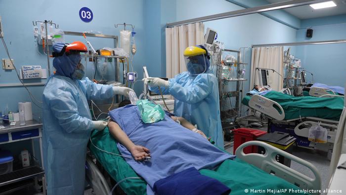 Peru Coronakrise Alberto Sabogal Hospital in Callao