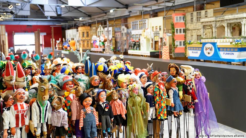 Cologne′s Rose Monday COVID-19 parade | All media content | DW - Vimarsana News
