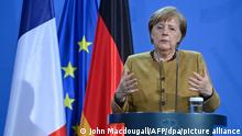 Bundeskanzlerin Angela Merkel (CDU) und Frankreichs Präsident Macron (nicht im Bild) geben eine Pressekonferenz nach dem deutsch-französischen Videogespräch im Sicherheitsrat. +++ dpa-Bildfunk +++