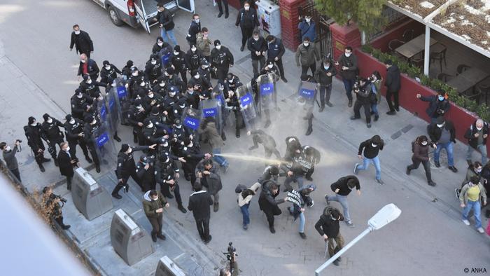 Turkish police breaks up protests in Ankara