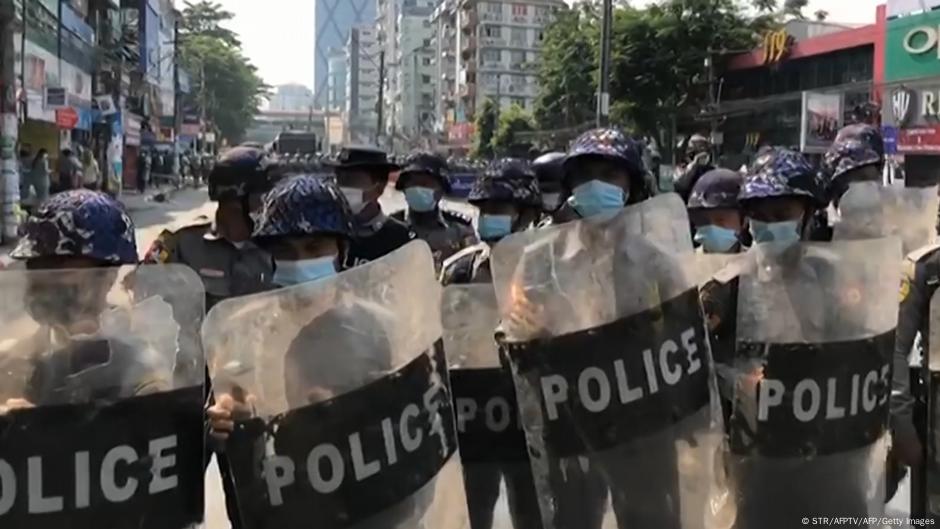 Myanmar'da internete erişim engeli
