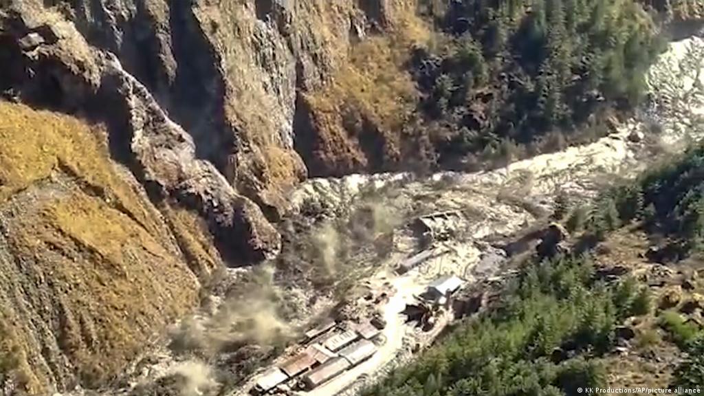 India Dozens Feared Dead As Himalayan Glacier Crashes Into Dam News Dw 07 02 2021