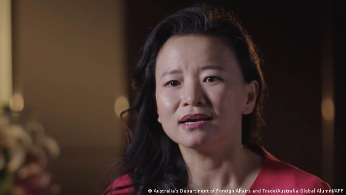 澳洲籍记者华裔记者成蕾被中国方面控告为境外非法提供国家秘密，已遭关押两年