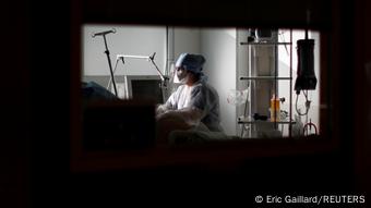 305.641 χαμένα χρόνια από τον κορωνοϊό