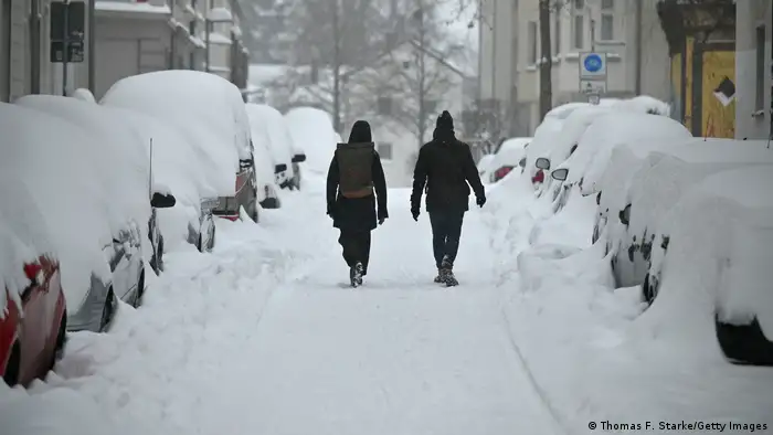 Deutschland Wetter l Kälte und Schnee in Bielefeld