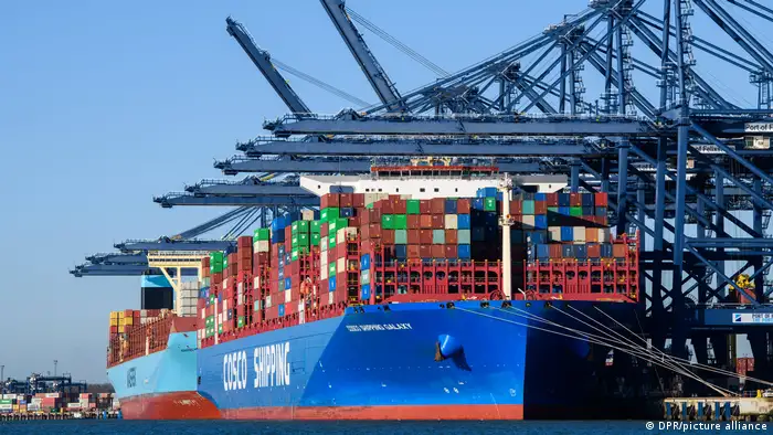 Symbolbild Export Containerschiff Schiff