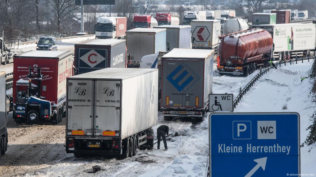 Niemcy Walcza Z Zima Setki Uwiezionych Na Autostradach Zycie W Niemczech Spoleczenstwo Lifestyle Ciekawostki Dw 09 02 2021