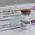 Caixa e ampola da vacina contra a covid-19 da AstraZeneca-Oxford