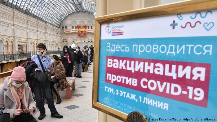 Центр вакцинации от коронавируса в Москве открыт в ГУМе
