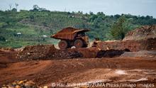 28.03.2019
March 28, 2019 - Sorowako, South Sulawesi, Indonesia - A heavy truck seen working at the nickel mining area..Nickel mining by the PT Vale Indonesia, a nickel plant in Soroako, South Sulawesi, Indonesia. A number of economists and observers predict an increase in demand for nickel in future, one of the reasons is the era of electric vehicles where nickel is a raw material for its batteries. Sorowako Indonesia PUBLICATIONxINxGERxSUIxAUTxONLY - ZUMAs197 20190328_zab_s197_012 Copyright: xHariandixHafidx 