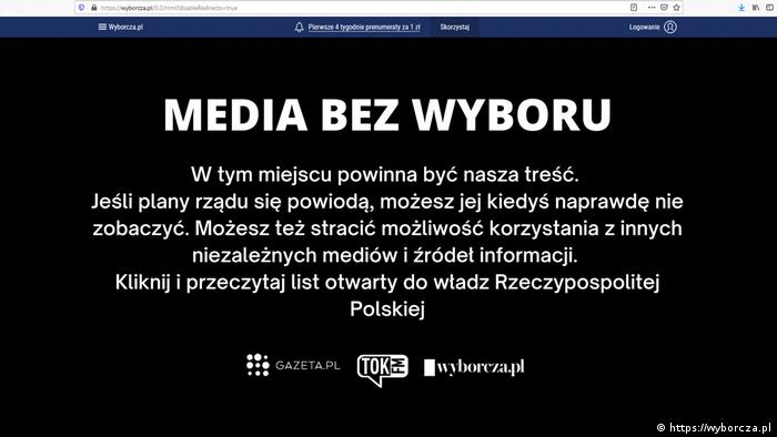 In weißen Buchstaben steht der Slogan des Protests der privaten Medien in Polen, Medien ohne Wahl, auf der Webseite des Tagezeitung Gazeta Wyborcza
