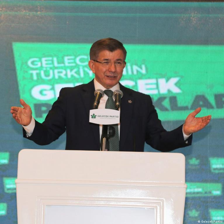 Ahmet Davutoğlu'na "Cumhurbaşkanına hakaret" soruşturması