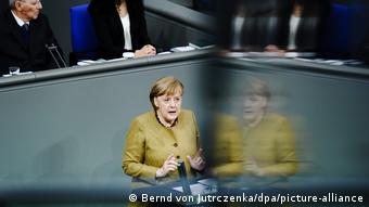 Deutschland Coronavirus Angela Merkel Bundestag