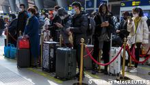 10.02.2021
Travellers wait to board their train at Beijing South Railway station ahead of Lunar New Year celebrations following an outbreak of the coronavirus disease (COVID-19) in Beijing, China, February 10, 2021. REUTERS/Thomas Peter