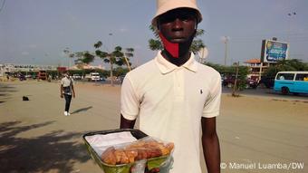 Inocêncio Domingos Zeca, Straßenhändler in Luanda, Angola