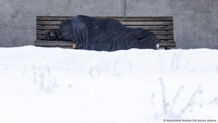 Germany Homeless People Suffer Deadliest Winter In Years News Dw 12 02 21