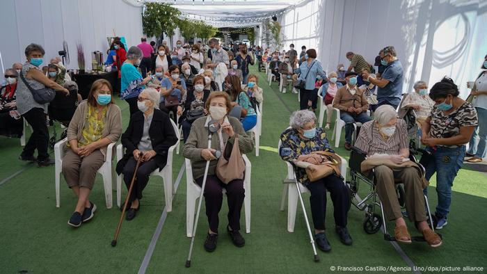 En Chile (en la foto) y Uruguay ya se ha vacunado al 40 por ciento de la población con la vacuna de refuerzo.