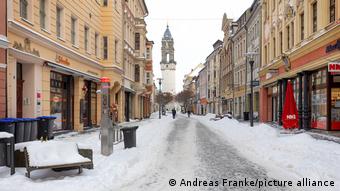 Κλειστά καφέ, εστιατόρια και τα περισσότερα καταστήματα στο κέντρο της πόλης Μπάουτσεν στη Σαξονία