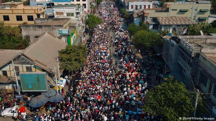 Vista aérea de la manifestación en Shwebo, en la región de Sagaing.