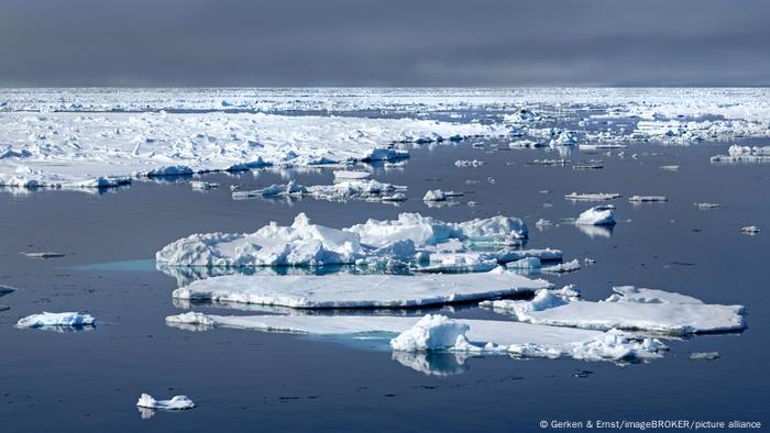 El aumento de las temperaturas en el Ártico provoca pérdidas masivas de hielo marino.