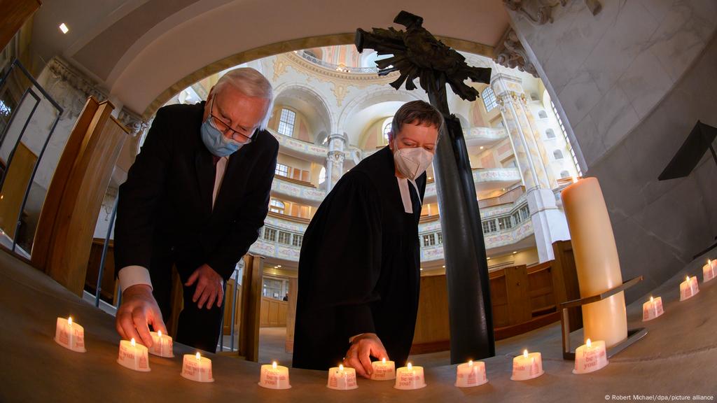 Dresden Marks 76 Years Since World War Ii Bombing News Dw 14 02 2021