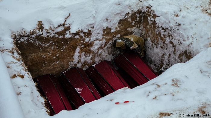 Russland Bestattung russischer und französischer Soldaten aus napoleonischer Zeit in Wjasma Russland Bestattung russischer und französischer Soldaten aus napoleonischer Zeit in Wjasma
