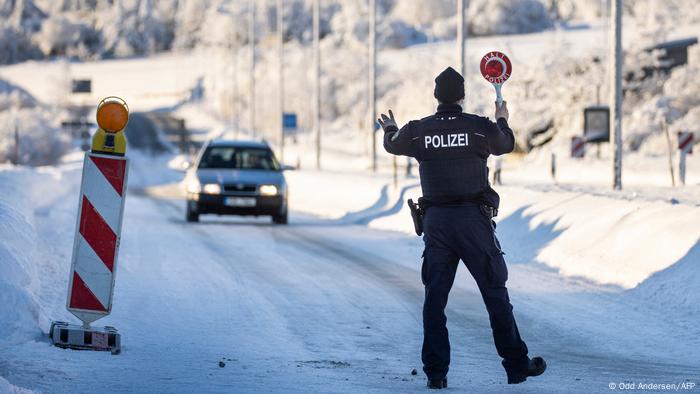 A border checkpoint on the Czech-German border