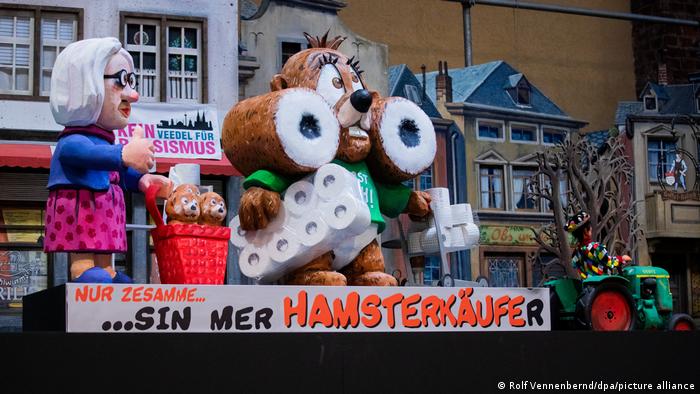 A Carnival float ridiculing 'toilet paper hamsters'