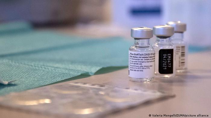 Los fabricantes ya están desarrollando vacunas actualizadas contra las mutaciones