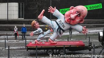 Куклы Навального и Путина на карнавальном параде в Дюссельдорфе