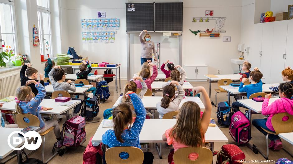 Aufruf an Deutschland, den Englischunterricht an Grundschulen abzuschaffen – DW – 10.06.2023