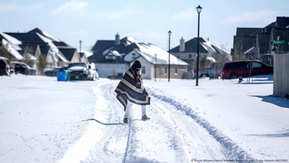 Frio extremo com rajadas de neve atinge os EUA