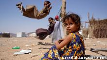 *** Dieses Bild ist fertig zugeschnitten als Social Media Snack (für Facebook, Twitter, Instagram) im Tableau zu finden: Fach „Images“ —> Weltspiegel/Bilder des Tages ***
16.02.21 *** A girl sits as other children play on swings at a camp for internally displaced people in Marib, Yemen February 16, 2021. REUTERS/Nabeel al-Awzari NO RESALES. NO ARCHIVES TPX IMAGES OF THE DAY