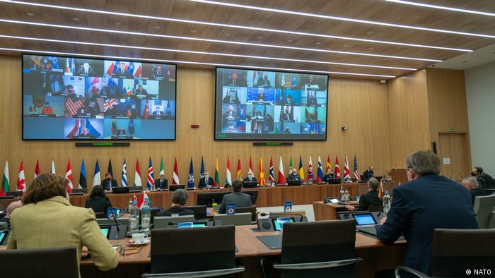 Imagen de las reuniones por videoconferencia de los ministros de Defensa de la OTAN tomada ayer. Imagen de las reuniones por videoconferencia de los ministros de Defensa de la OTAN tomada ayer.