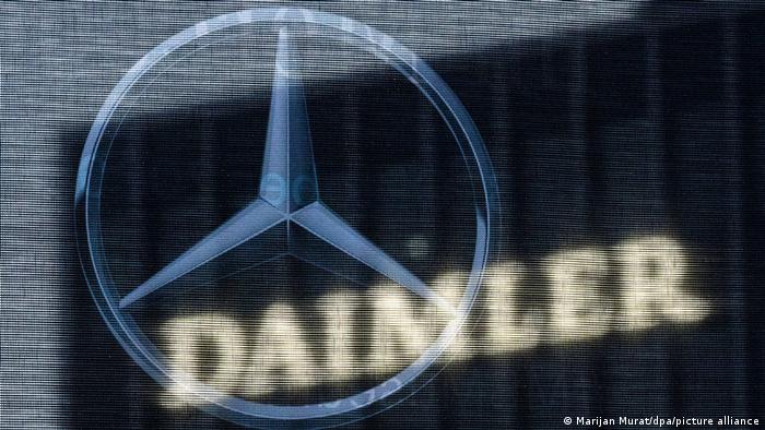 Według Renaty Jungo Bruengger, przedstawicielki zarządu Daimler AG, „podróbkami można zarobić pieniądze, tak jak w handlu narkotykami”
