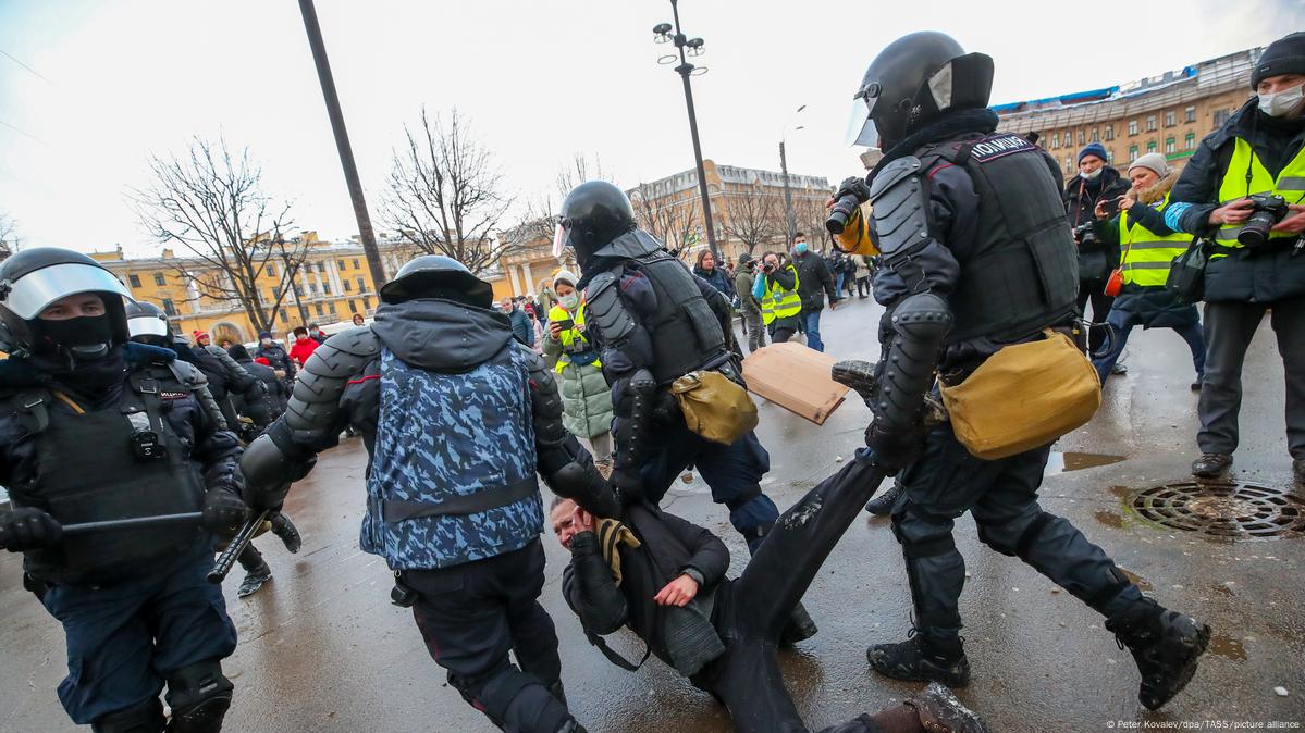 Вынесен первый приговор по акциям в поддержку Навального – DW – 03.03.2021