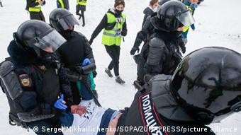 Задержание участника протеста в Санкт-Петербурге 31 января 2021 года 