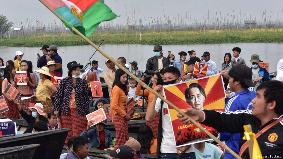 Myanmar coup: Boat protesters demand restoration of democracy | All media content | DW - Vimarsana News
