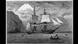 Pintura do HMS Beagle em navegaão, com pessoas em pequena canoa ao lado e montanhas ao fundo