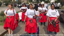 María Elena Carbajal (1era. de la izqda.), presidenta de la Asociación de Víctimas de Esterilizaciones Forzadas de Lima Callao, en una marcha de protesta para exigir castigo a los culpables e indemnizaciones.