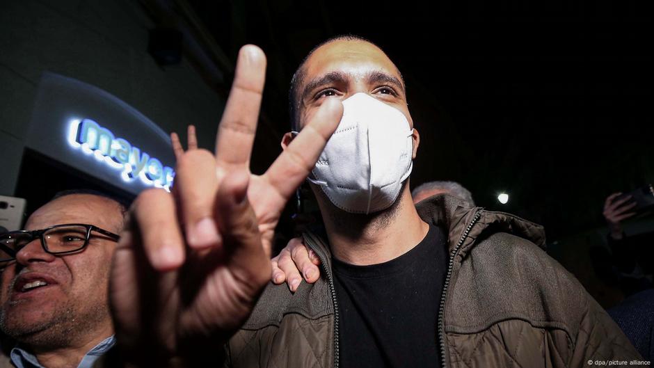 Algeria frees more than 30 jailed activists