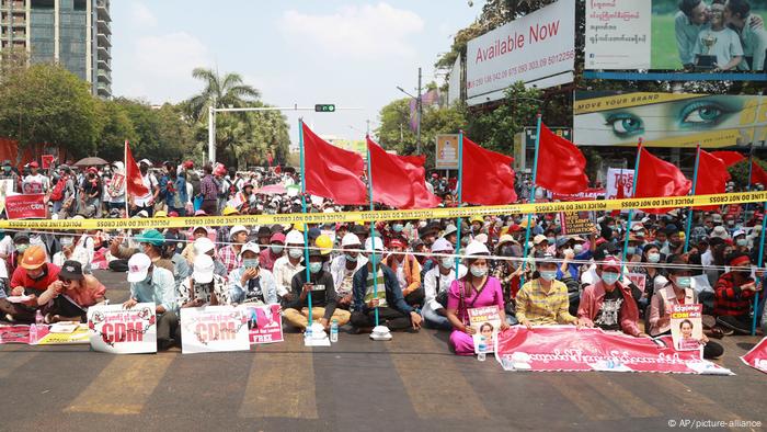 Myanmar I Protesten gegen den Militärputsch Myanmar I Protesten gegen den Militärputsch