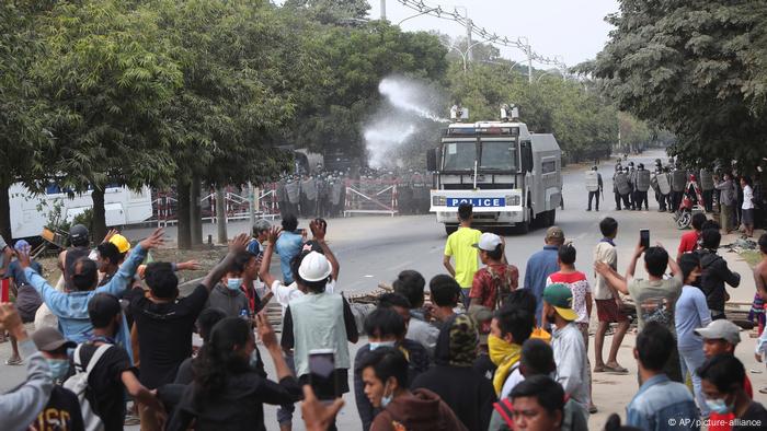 Myanmar I Protesten gegen den Militärputsch Myanmar I Protesten gegen den Militärputsch