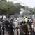Протестующие и полицейский водомет в Мандалае