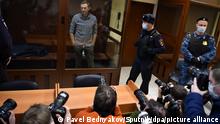 6467256 20.02.2021 Russian opposition activist Alexei Navalny is pictured in a courtroom during a hearing on appellation to cancel the decision to replace his suspended sentence in the Yves Rocher fraud case with a real jail term at Babushkinsky Court, in Moscow, Russia. Pavel Bednyakov / Sputnik