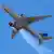 Літак компанії United Airlines із палаючим двигуном під час повернення в аеропорт Денвера