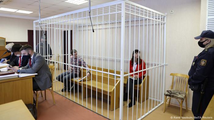 Belarus Journalistin Katerina Borisevich im Gerichtssaal in Minsk